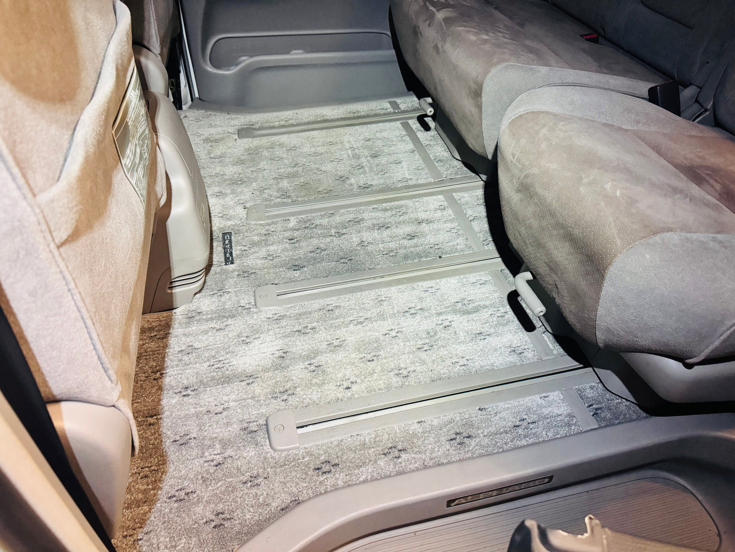 2004 TOYOTA ALPHARD (ANH15) PARTOUT