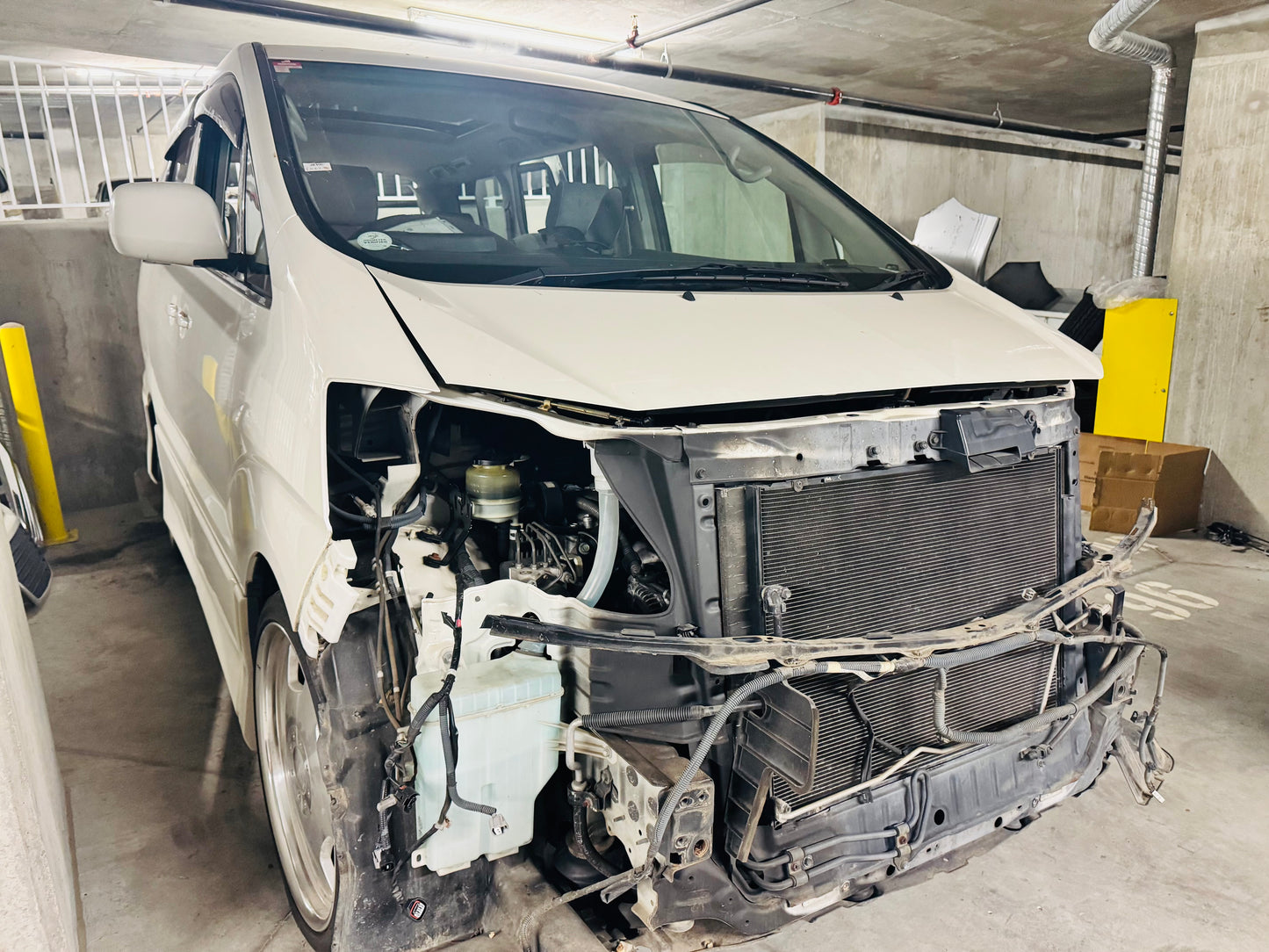 2004 TOYOTA ALPHARD (ANH15) PARTOUT