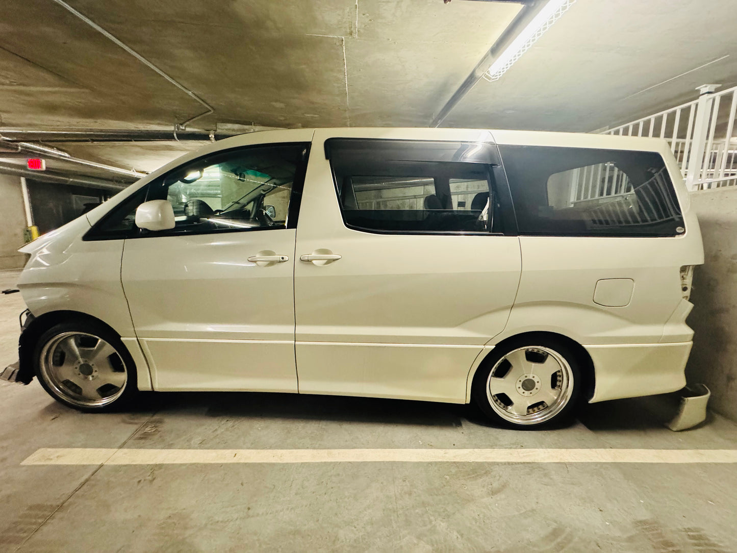 2004 TOYOTA ALPHARD (ANH15) PARTOUT