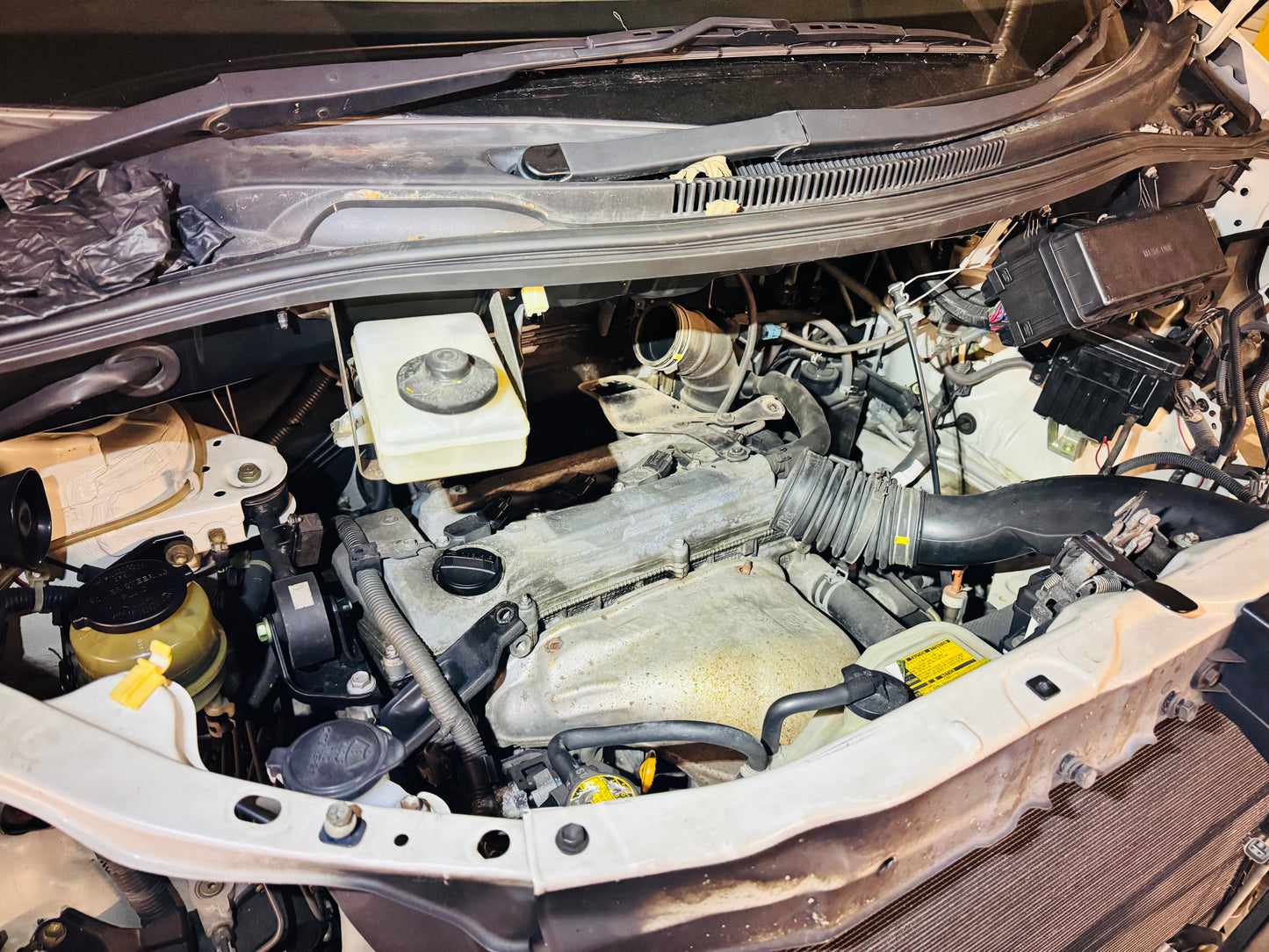 2004 TOYOTA ALPHARD (ANH15) PARTOUT