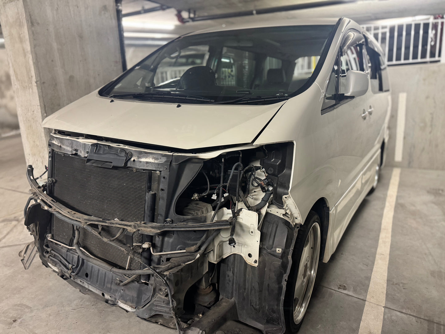 2004 TOYOTA ALPHARD (ANH15) PARTOUT