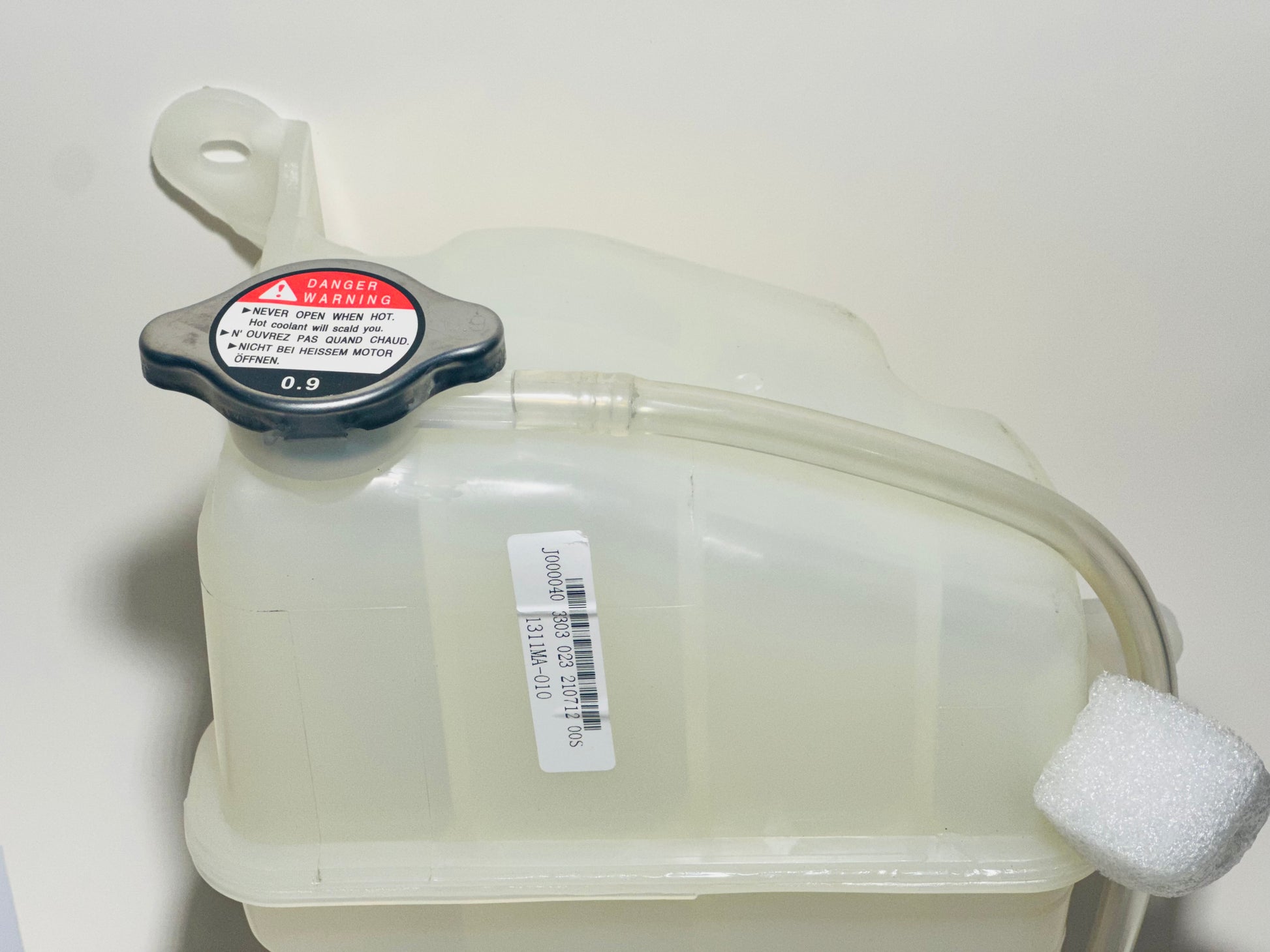 L400 Mitsubishi Delica Coolant Expansion Tank Top View