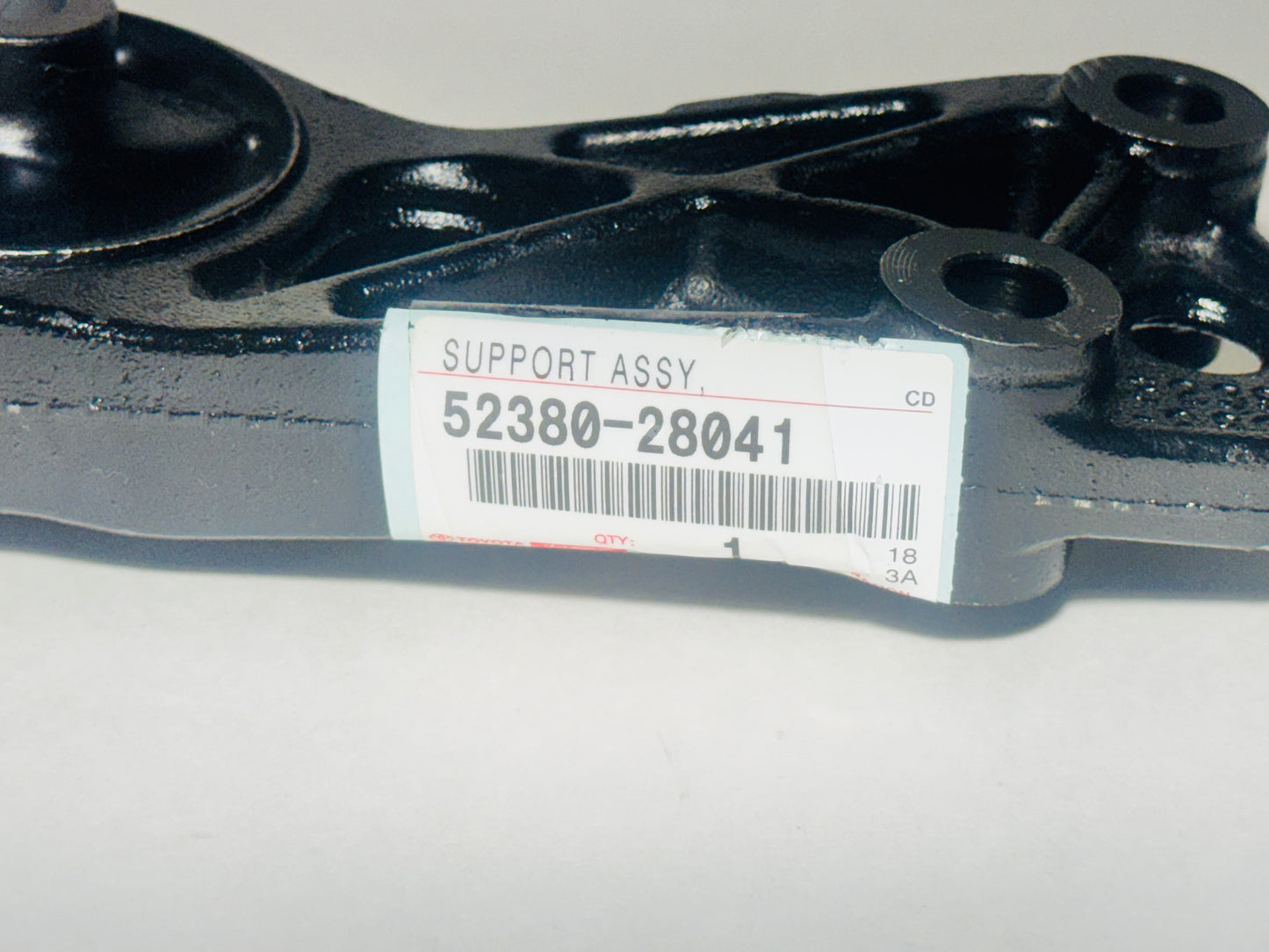  2002-2008 TOYOTA ALPHARD HYBRID REAR DIFFERENTIAL SUPPORT/MOUNT ASSEMBLY (ATH10) 52380-28041 OEM