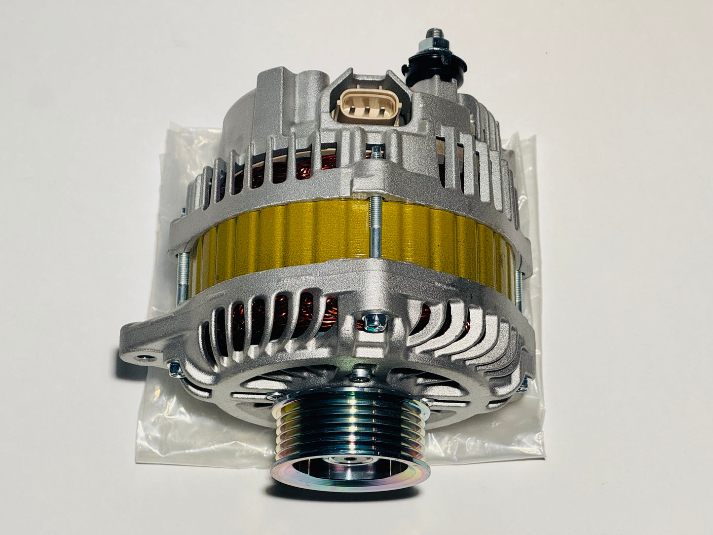 PICTURE OF THE PLUG CONNECTION OF A 2002-2010 NISSAN ELGRAND E51 SERIES ALTERNATOR 