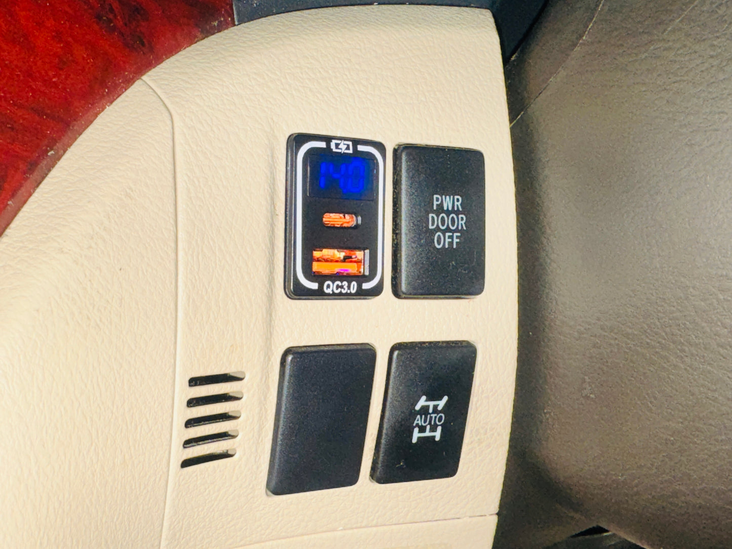 2008-2014 TOYOTA ALPHARD / VELLFIRE USB-C & USB-A CHARGING SOCKET